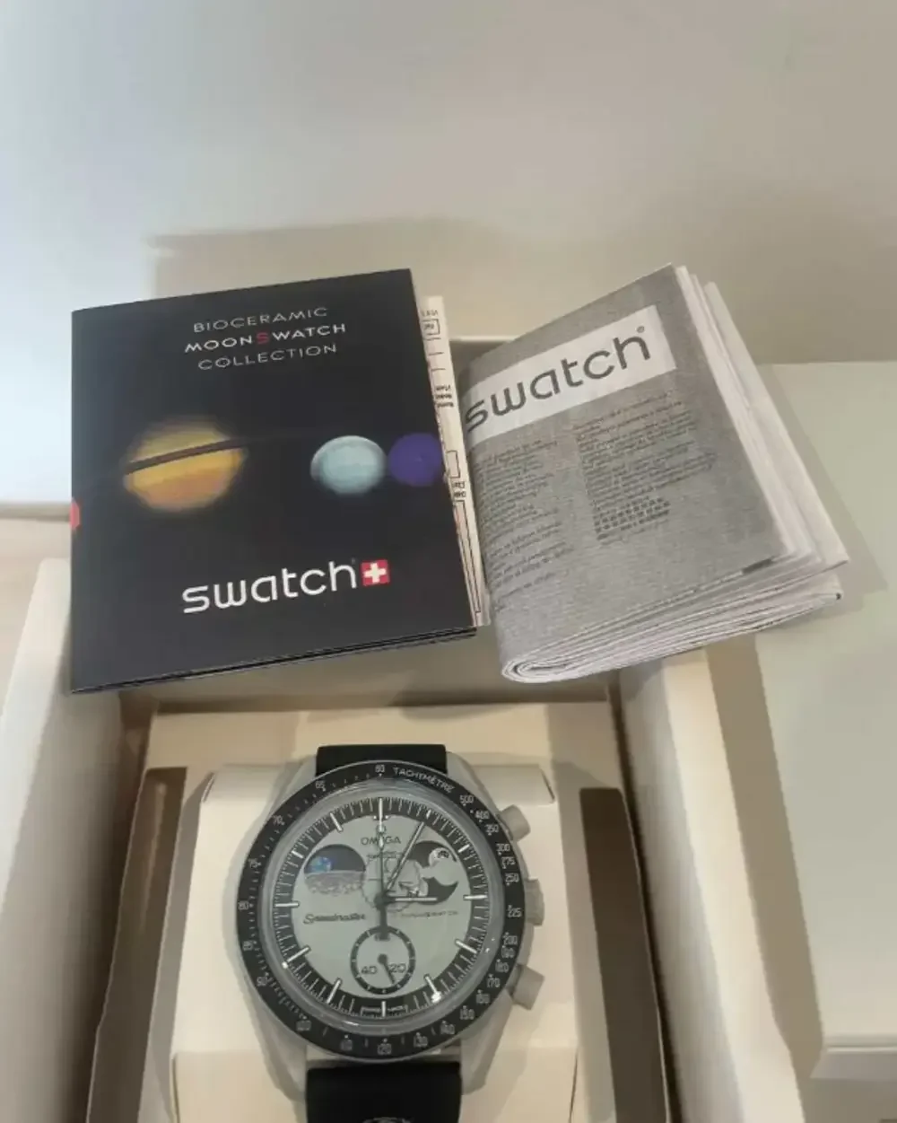 NWOT Omega x Swatch Mission to Earthphase Moonshine Snoopy Cold Moon Full Watch